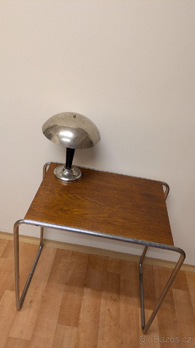 Funkcionalismus - starožitný chromovaný stolek a lampa