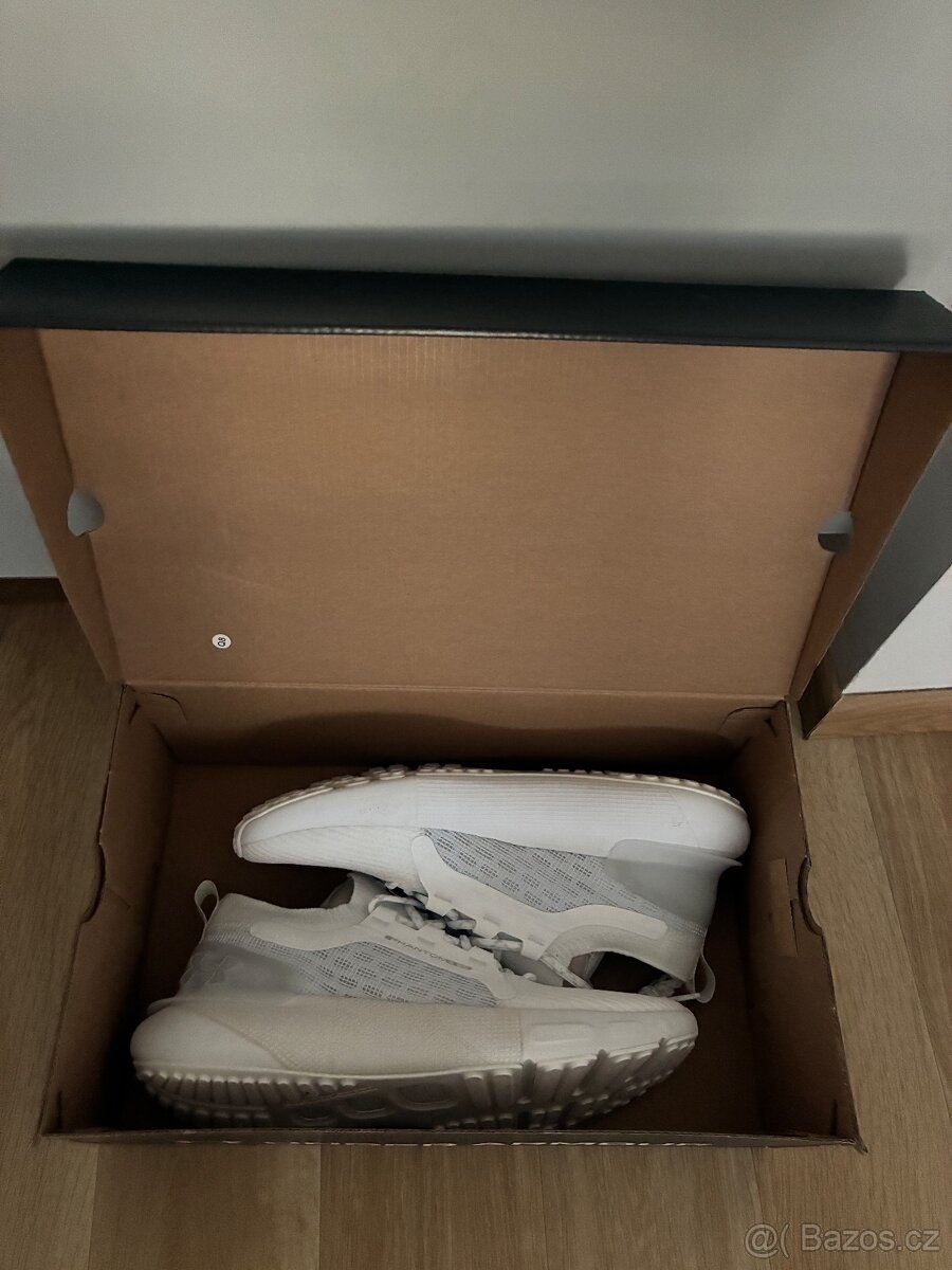 Under Armour Hovr Phantom 3 SE boty