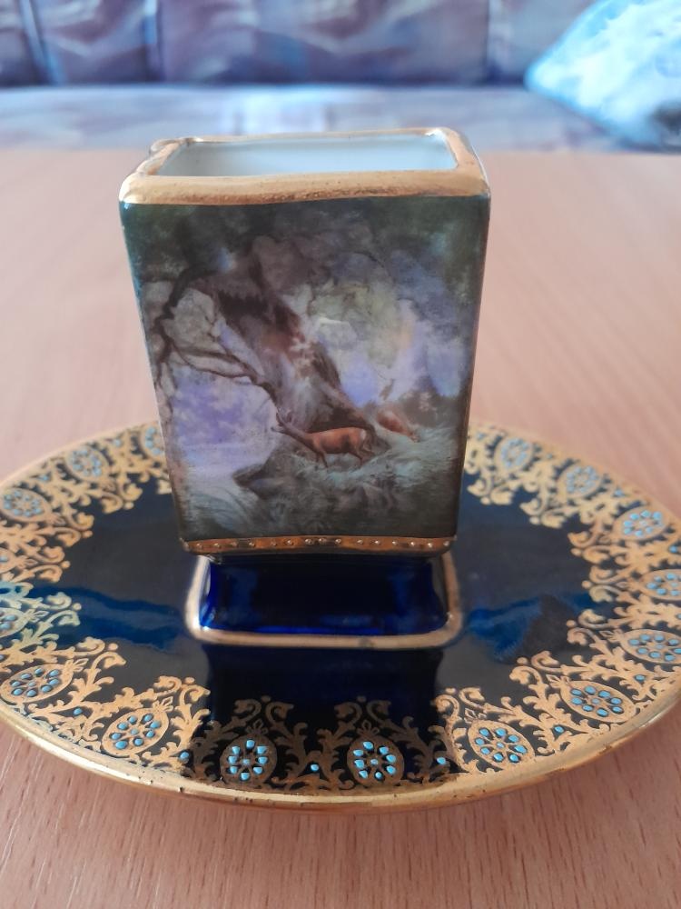 Porcelánový stojánek na zápalky