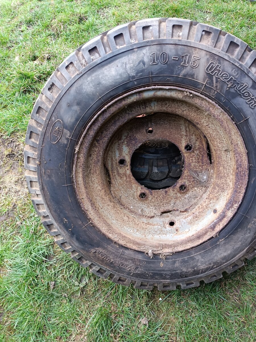 Kola na vlek za traktor