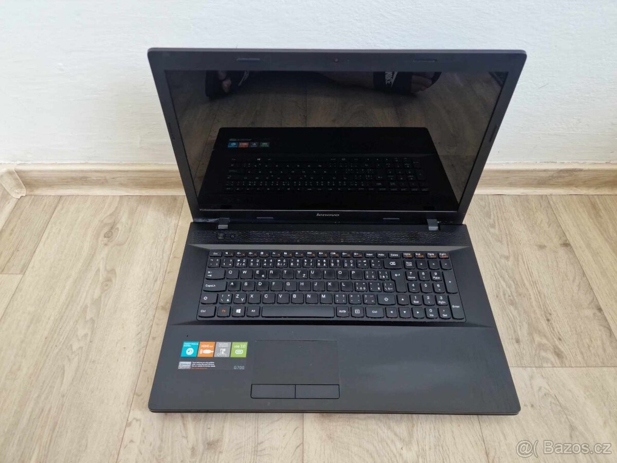 17 Palcový Lenovo G700 na filmy internet starší hry kancelář
