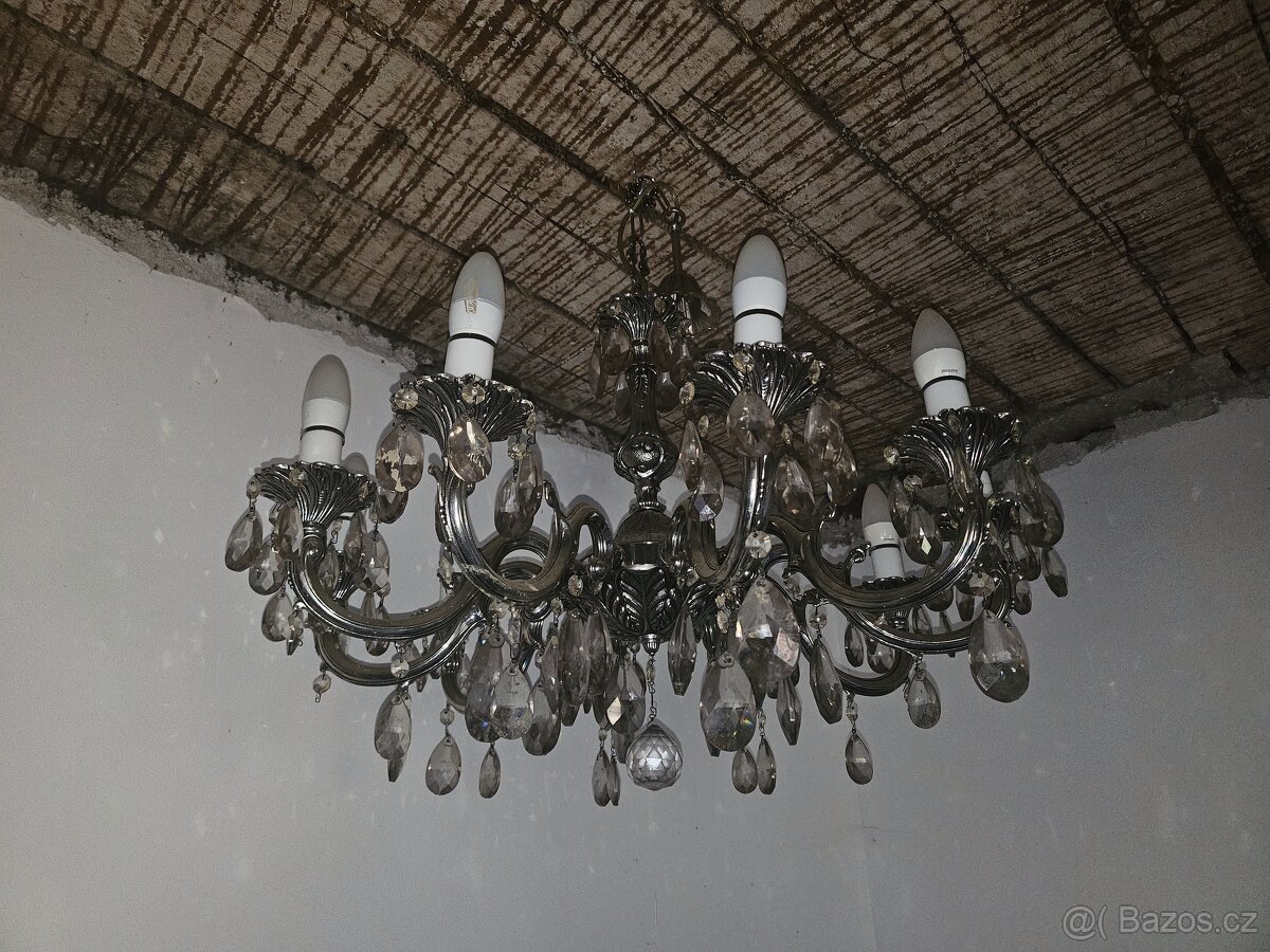 Luxusni lustry do domu nebo kancelari