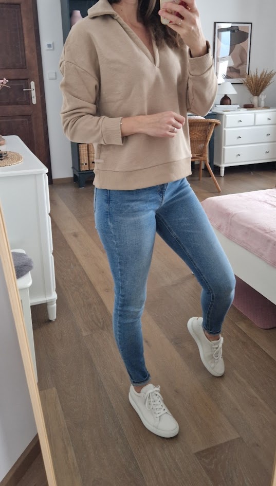 béžová mikina s výstřihem Benetton