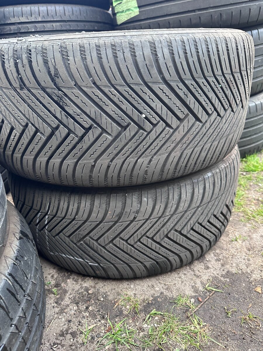 2ks celoročních pneu 235/45 R17 - Hankook