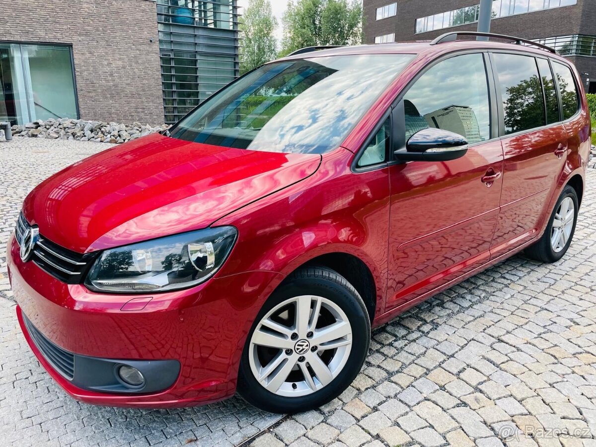 Volkswagen Touran 1.2TSI 7MÍST MANUÁL VÝHŘEV SERVISKA