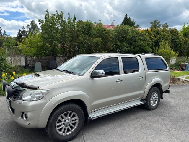 Toyota Hilux 3.0 4x4 manuál