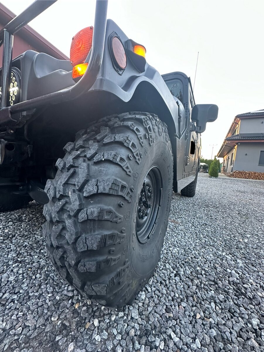 HUMMER H1