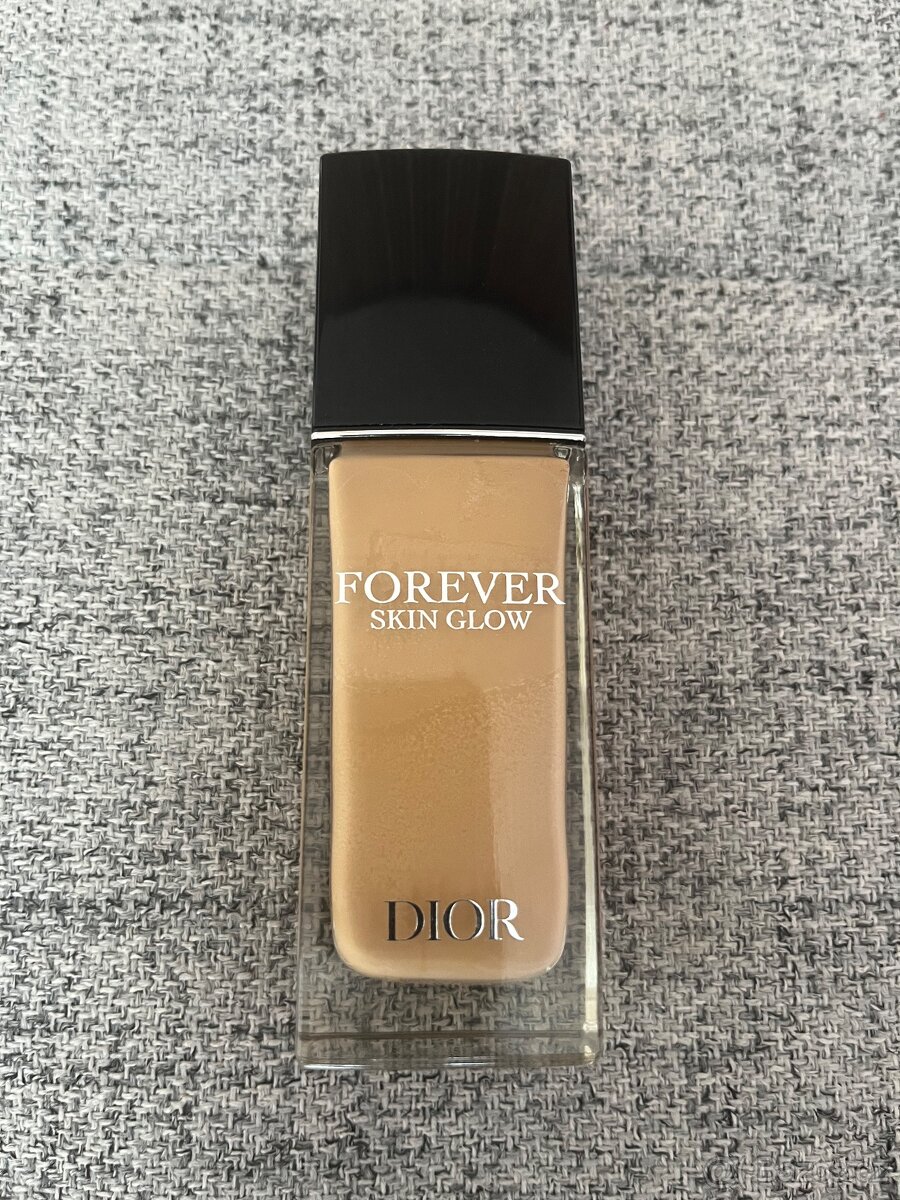 DIOR FOREVER SKIn GLOW. Nový