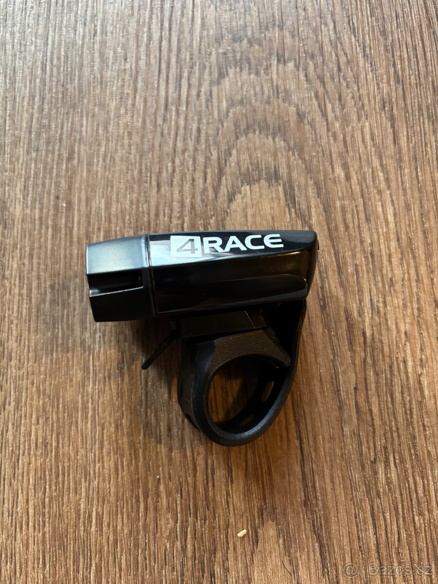 SVĚTLO NA KOLO PŘEDNÍ 4RACE LF06 CREE XPG R5 LED 400LM USB