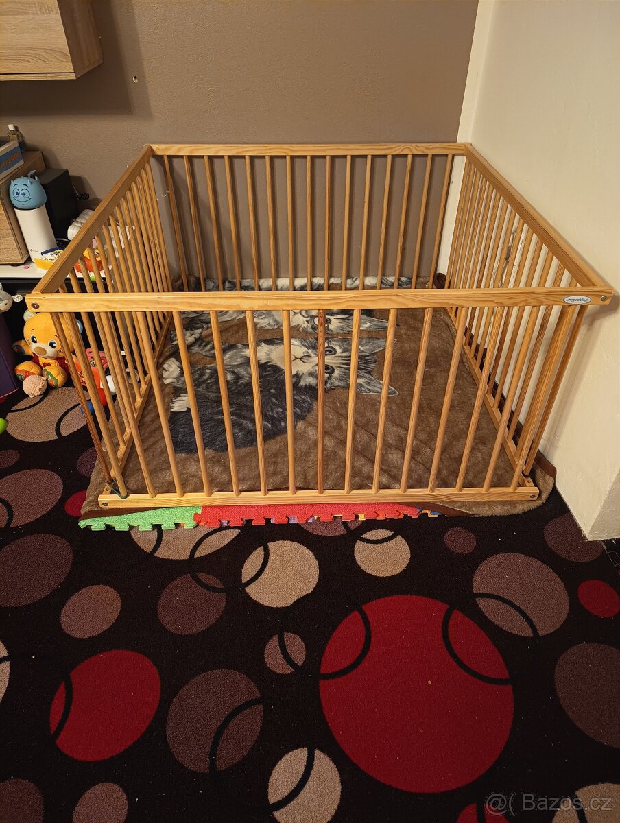 Dřevěná ohrádka pro miminko
