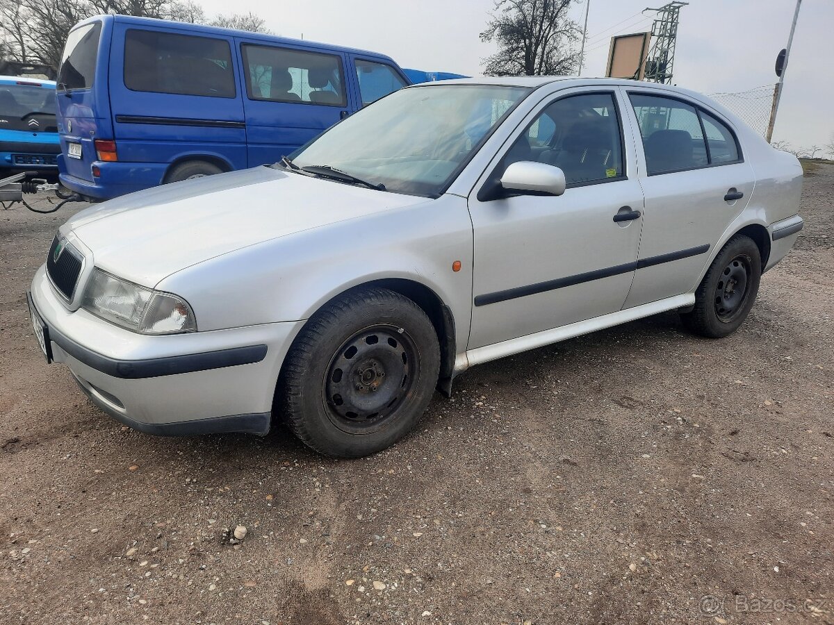 skoda octavia 1 1.6i 74kw AKL