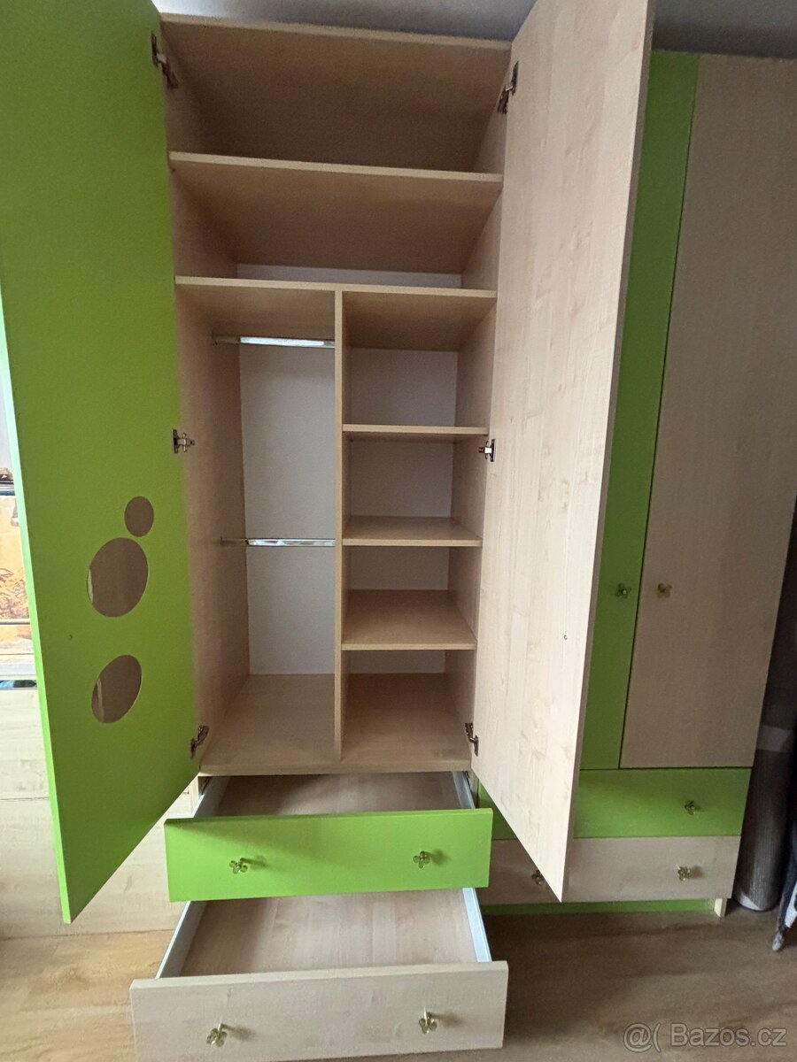 Šatní skříň