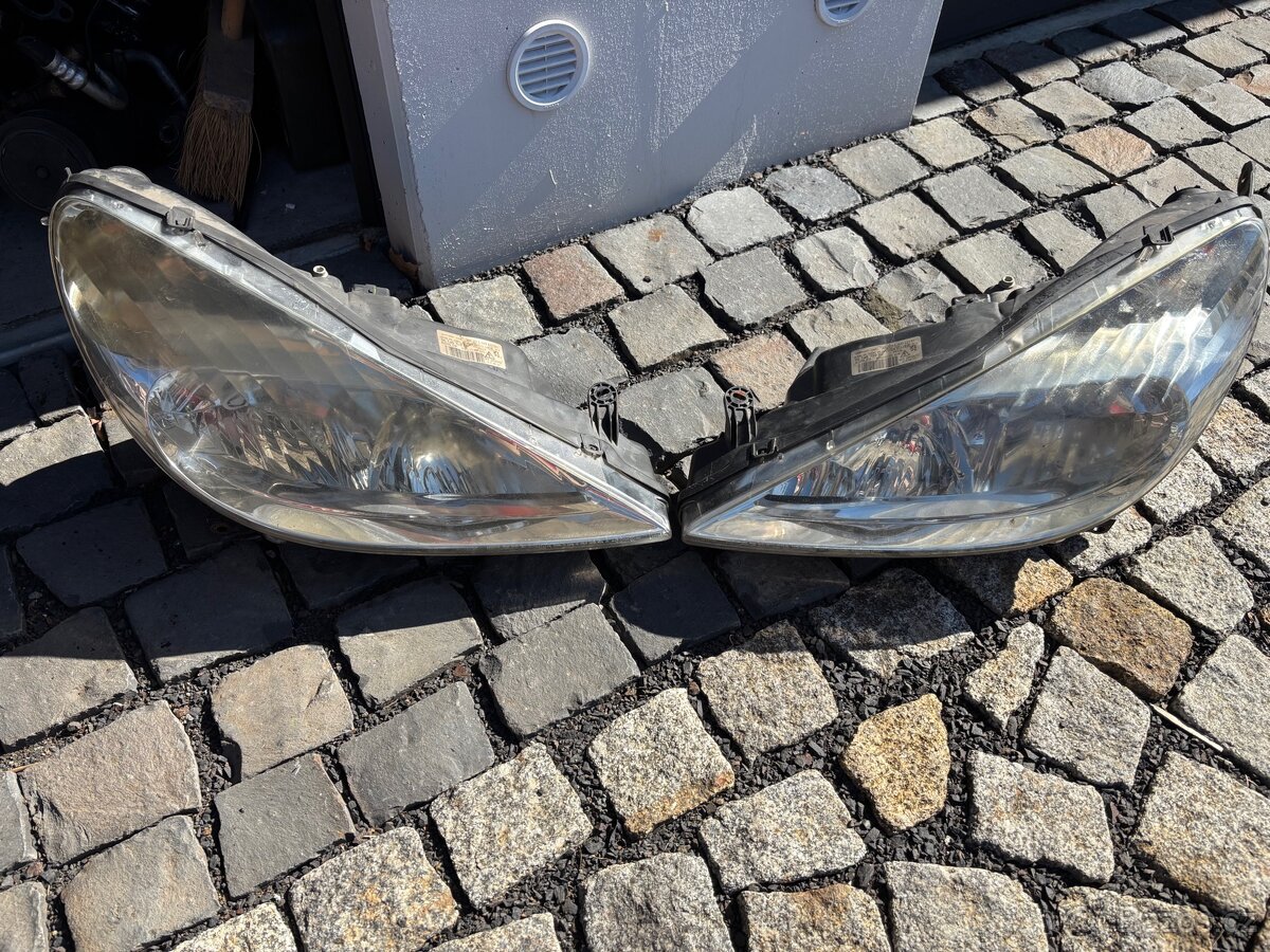 Peugeot 607 - přední xenon světlomety