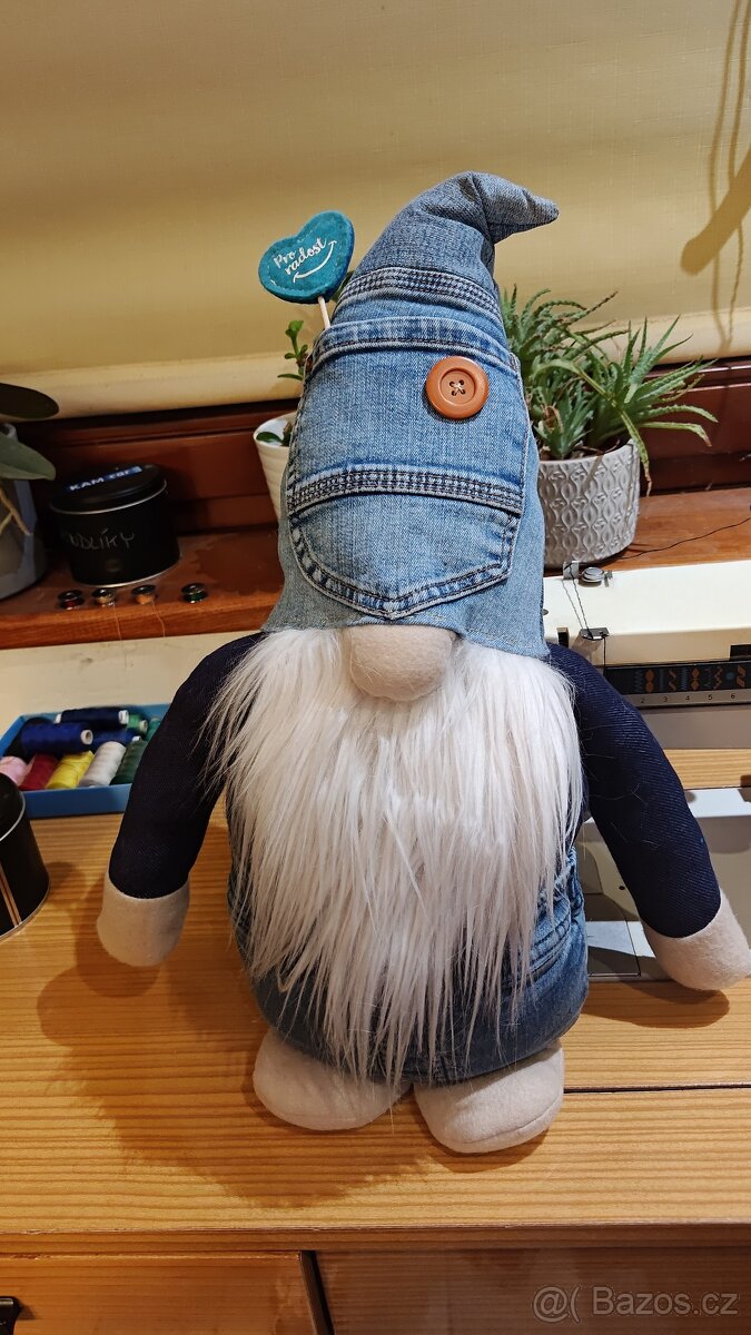 Upcyklovaný džínový severský skřítek – Gnome