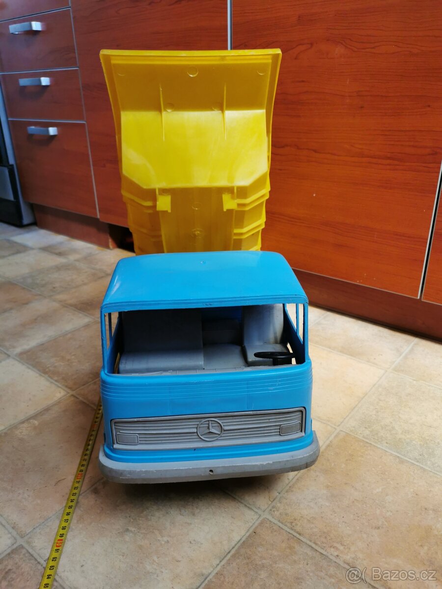 Mercedes Benz sklápěčka z roku 1975