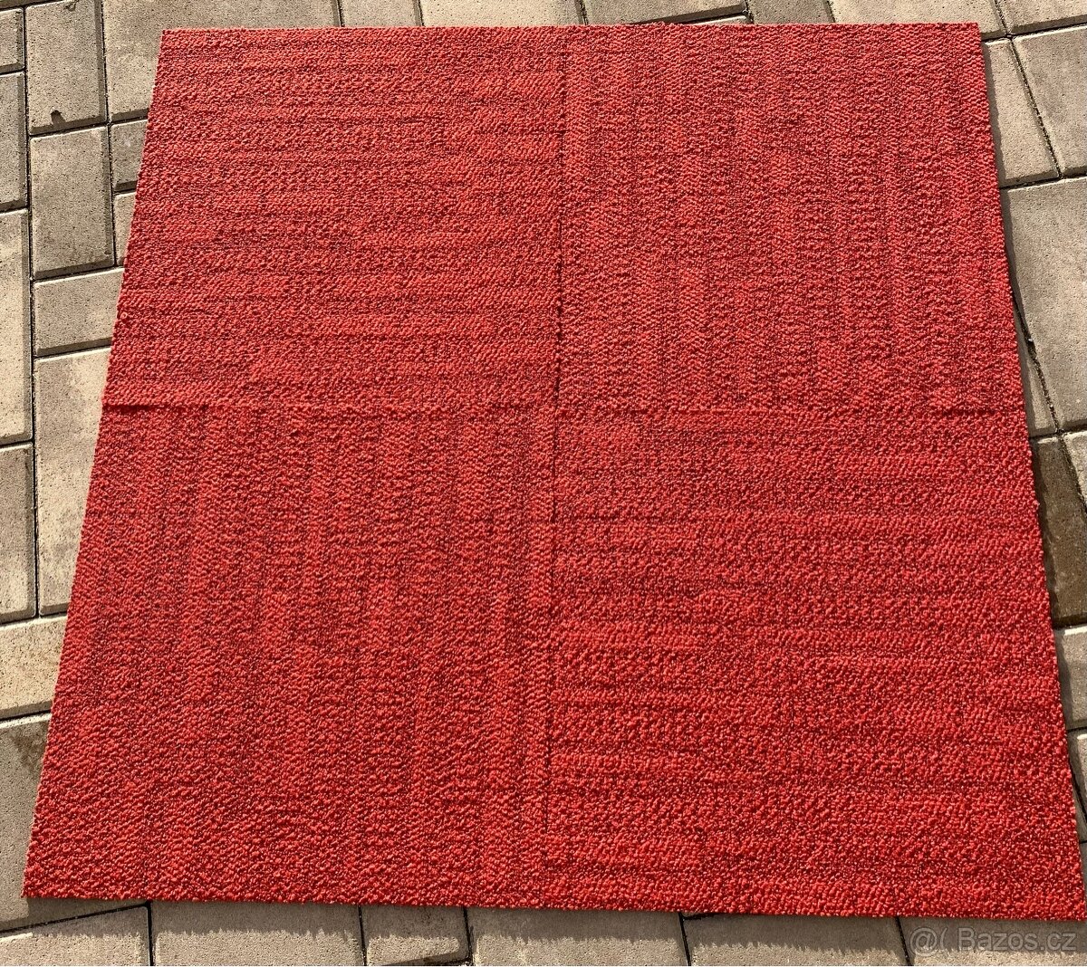 Kobercové čtverce červená barva - 12 m2