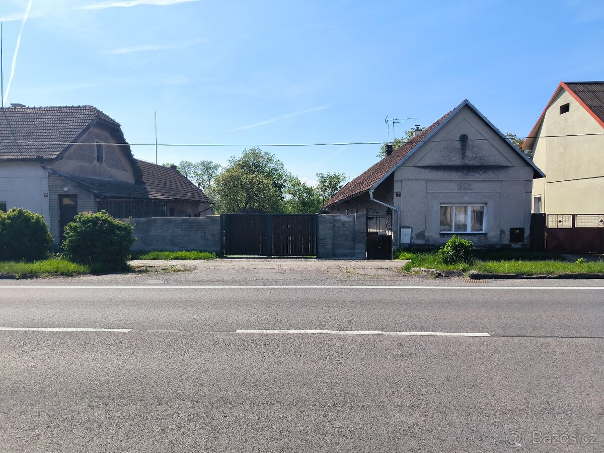 Nabízíme zemědělskou usedlost s 2 RD