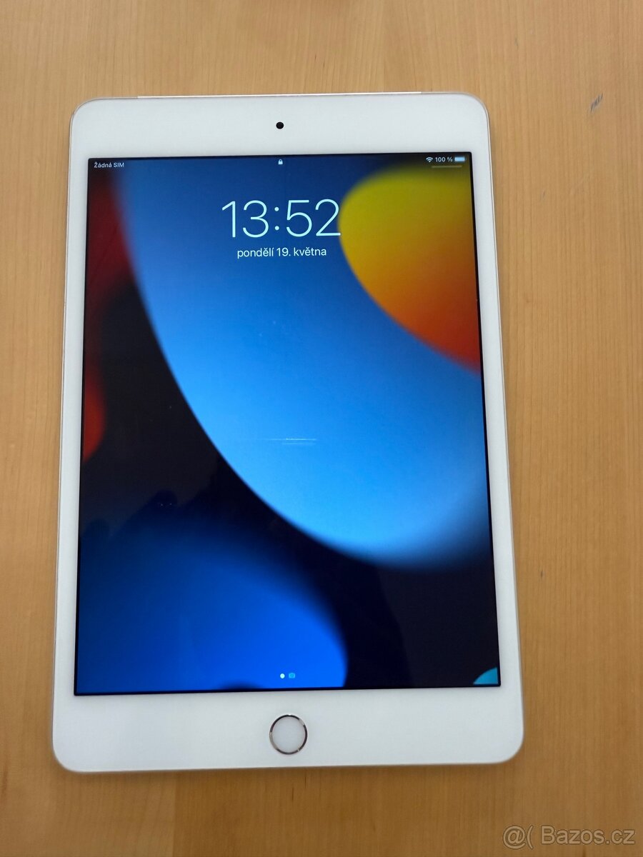 Apple iPad mini 4 – 16 GB Wi-Fi + Cellular (stříbrný)