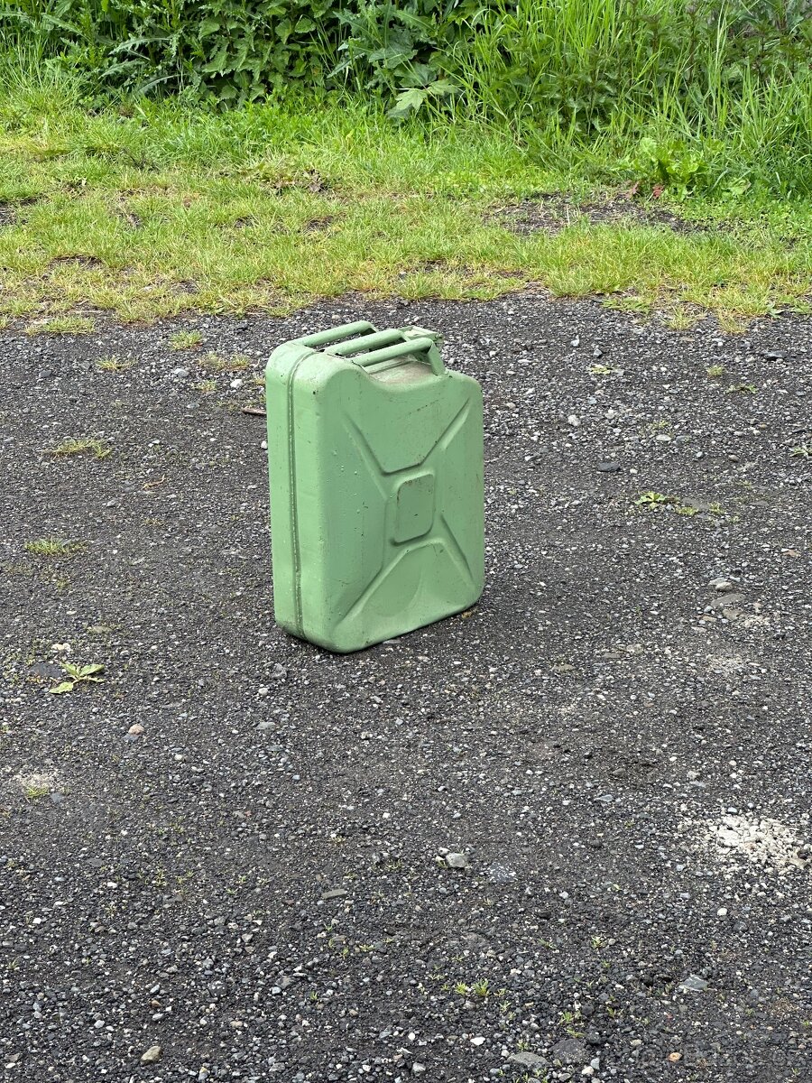 Prodám kanystr na palivo 20l
