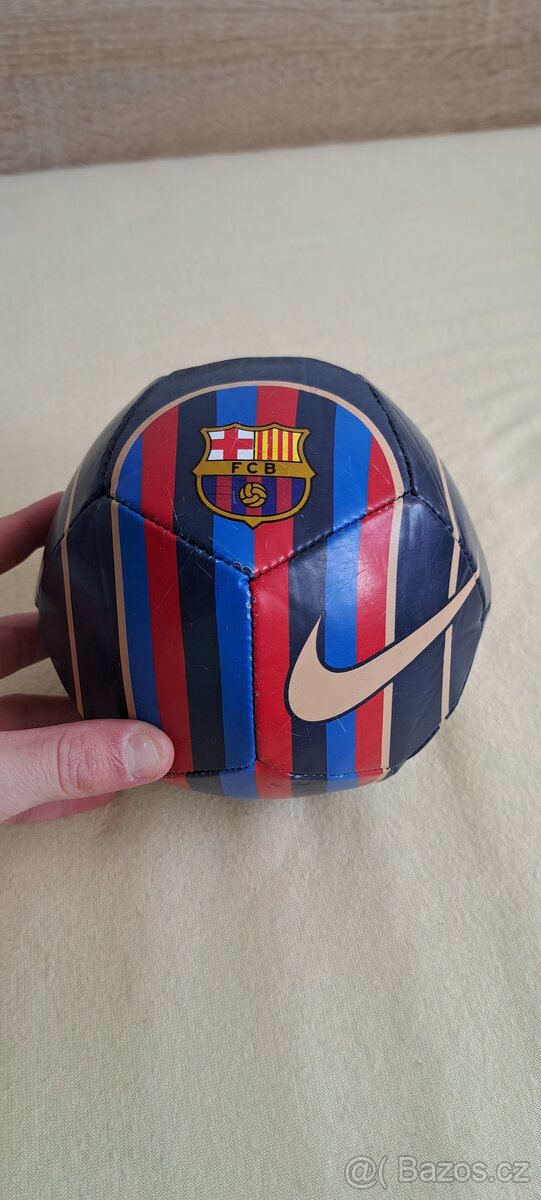 Míč trojkovej FC Barcelona