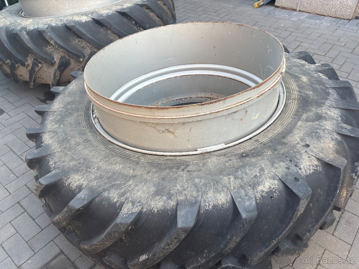 Prodam dvojmontáž 20.8R42 na Case New holland