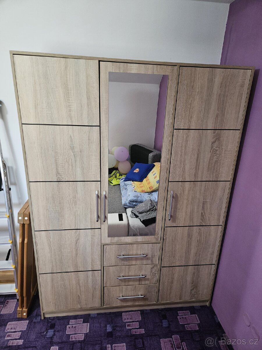 Šatní skříň