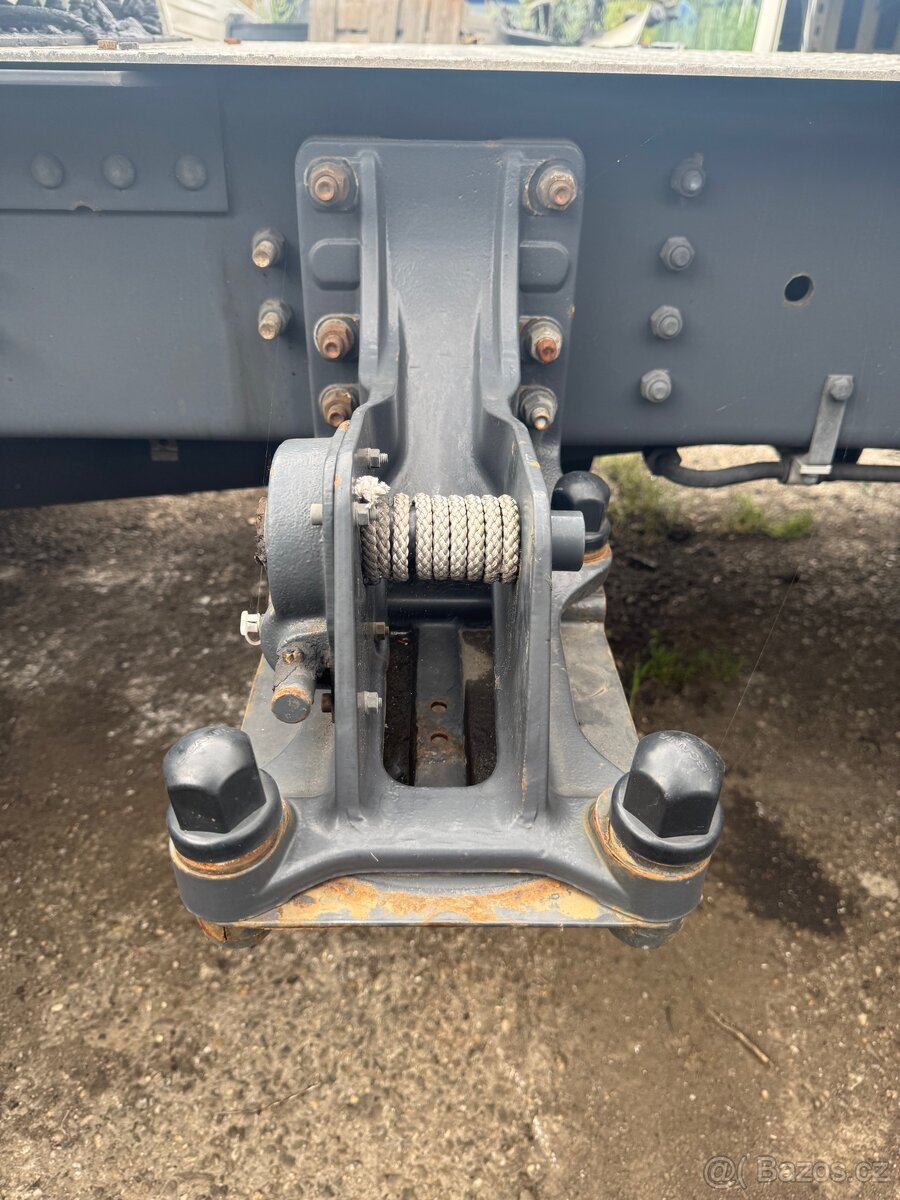 Prodam tire bracket scania