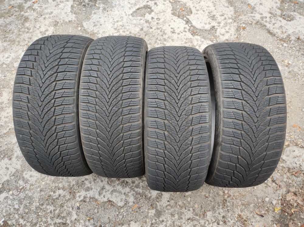 Zimní pneu 215/40R18 89V