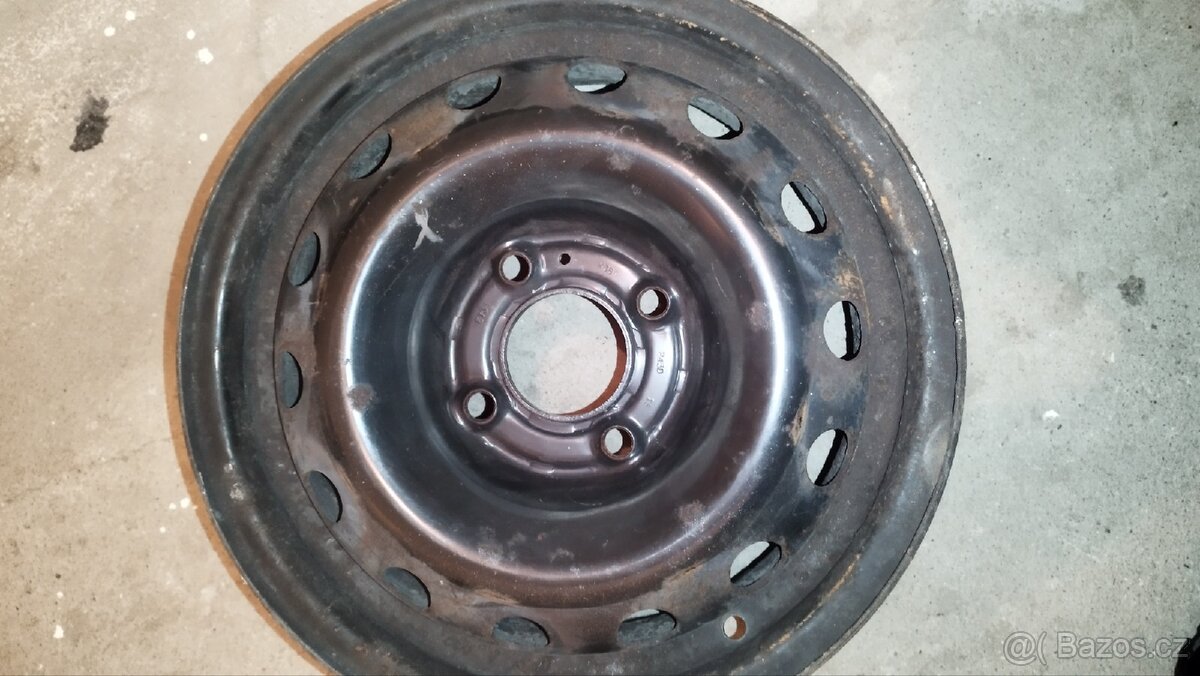 Toyota, 4 plechové disky 14, ET 34 ,