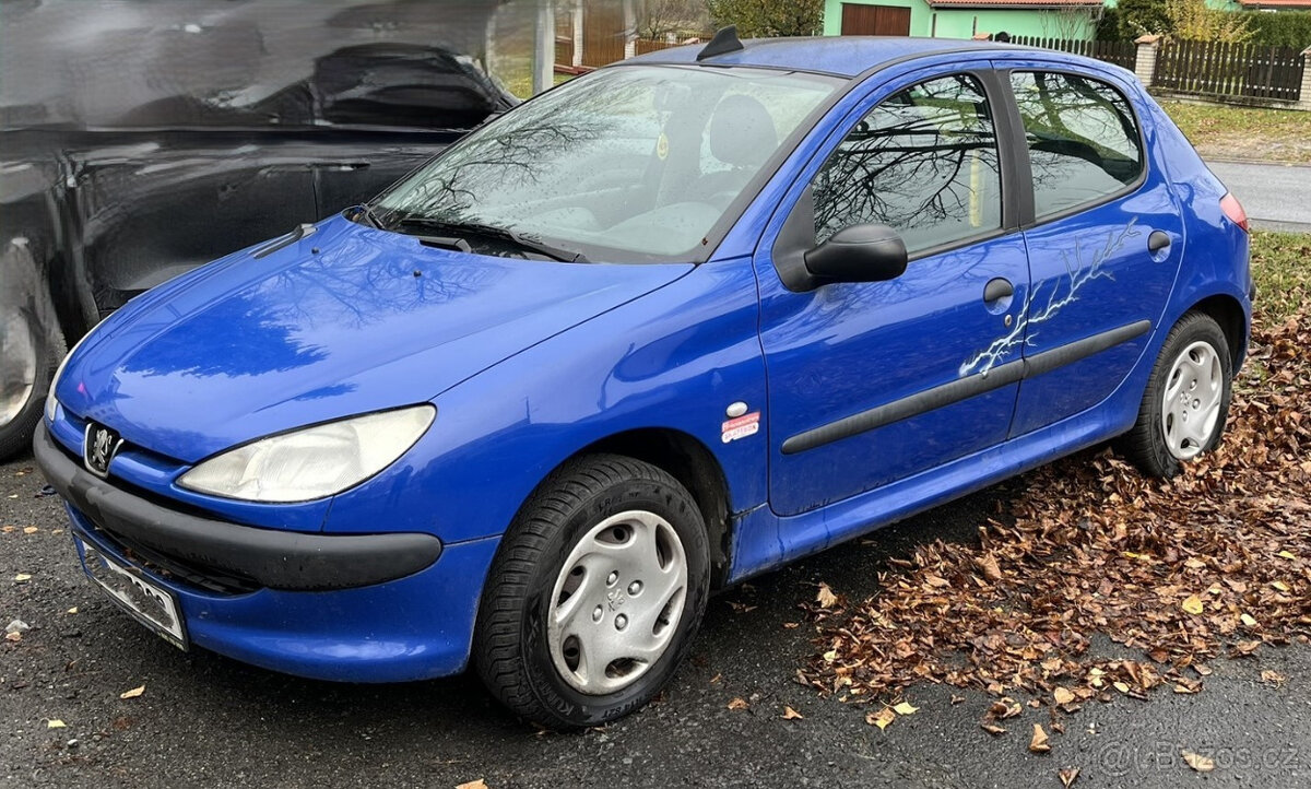 Peugeot 206, 1.1 benzín, r. 2001, pojízdný, bez STK