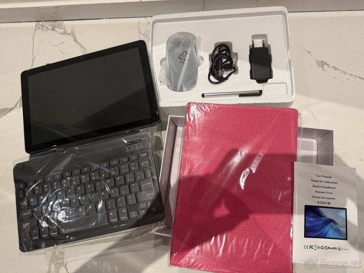 10” android tablet s bezdrátovou klávesnicí a myší