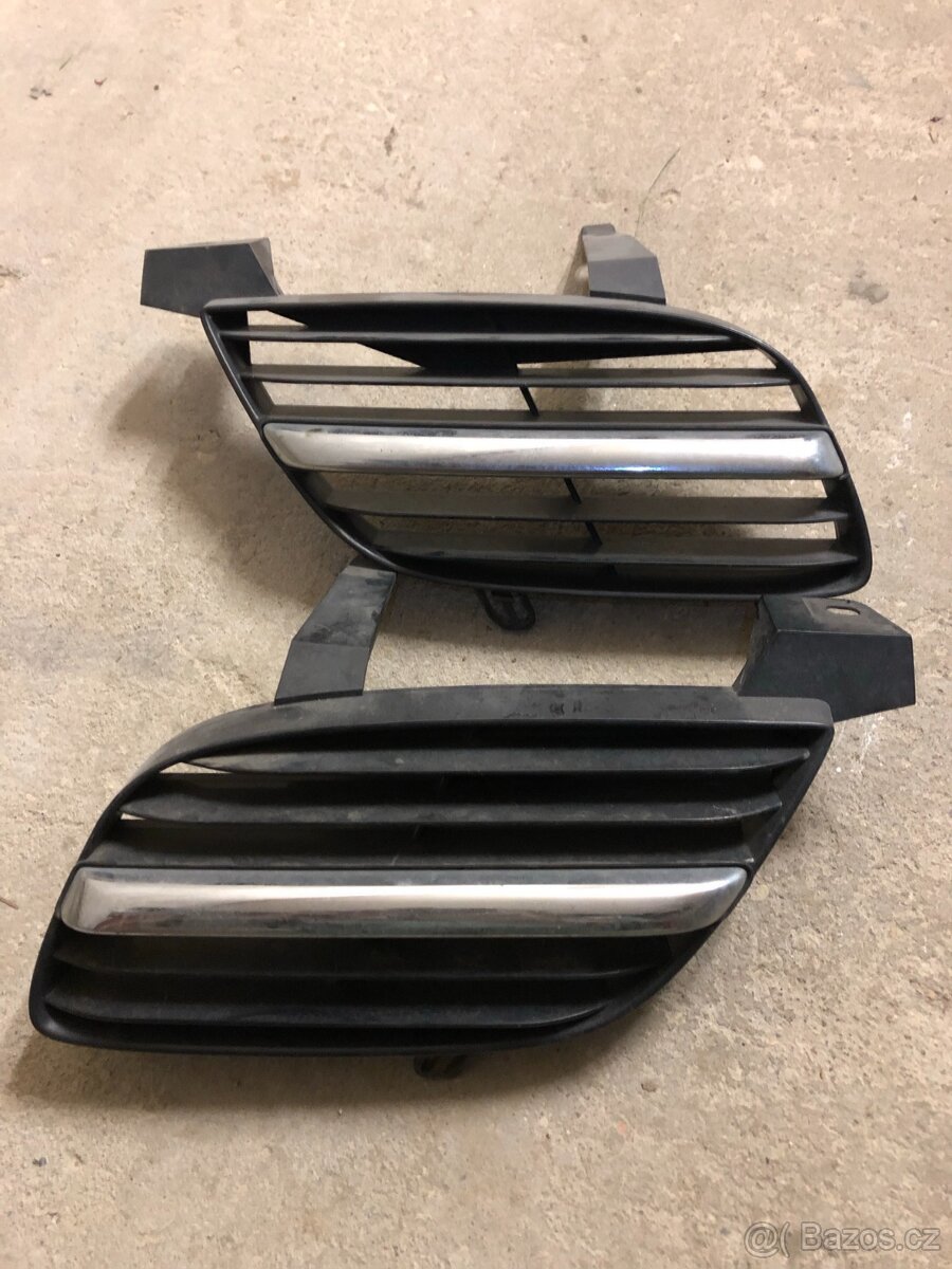 Nissan Almera N16 mřížka maska