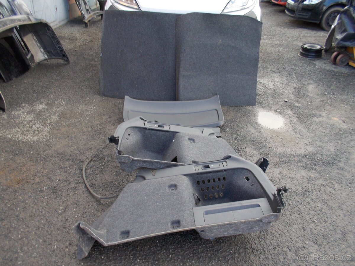 Výplně, plasty a koberce kufru Škoda Octavia III kombi