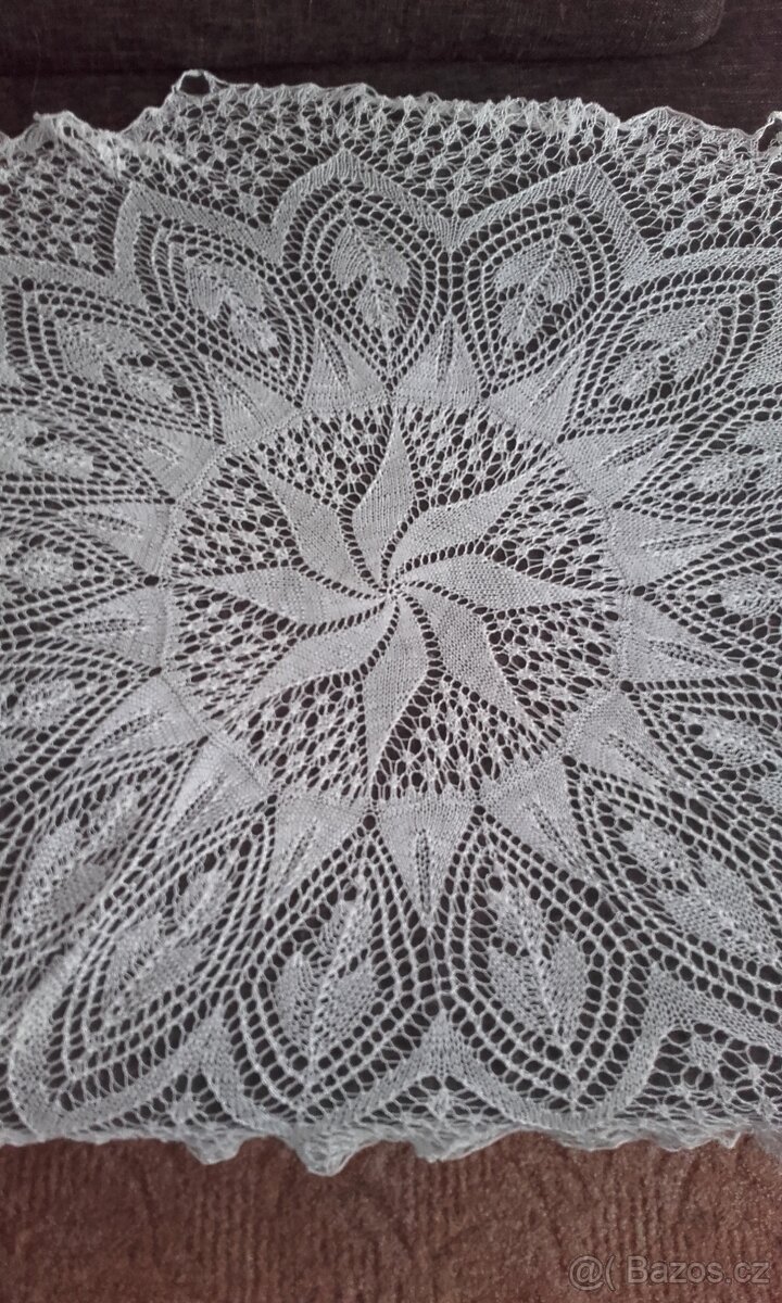 dečky na kulatý stolek