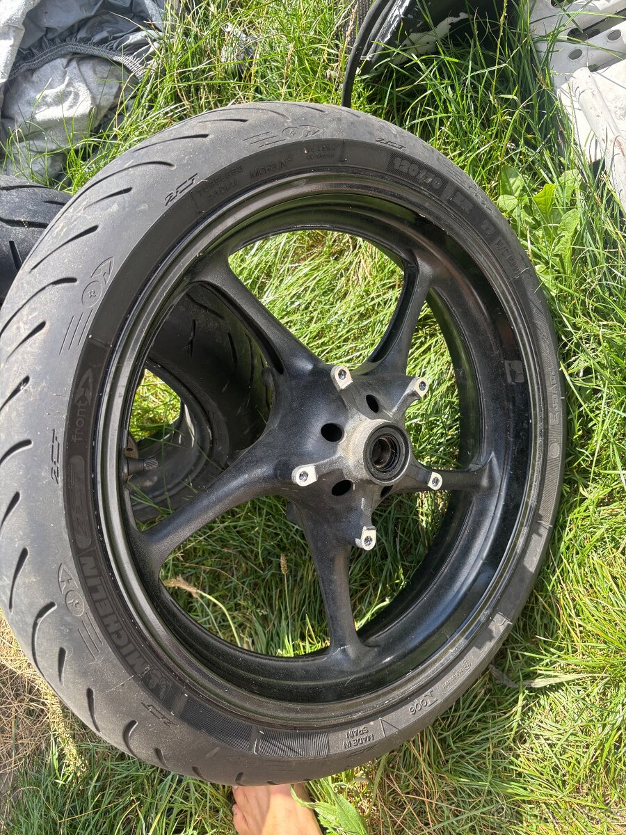 Predni kolo na Yamaha R6 06-16 Fz6 04-10