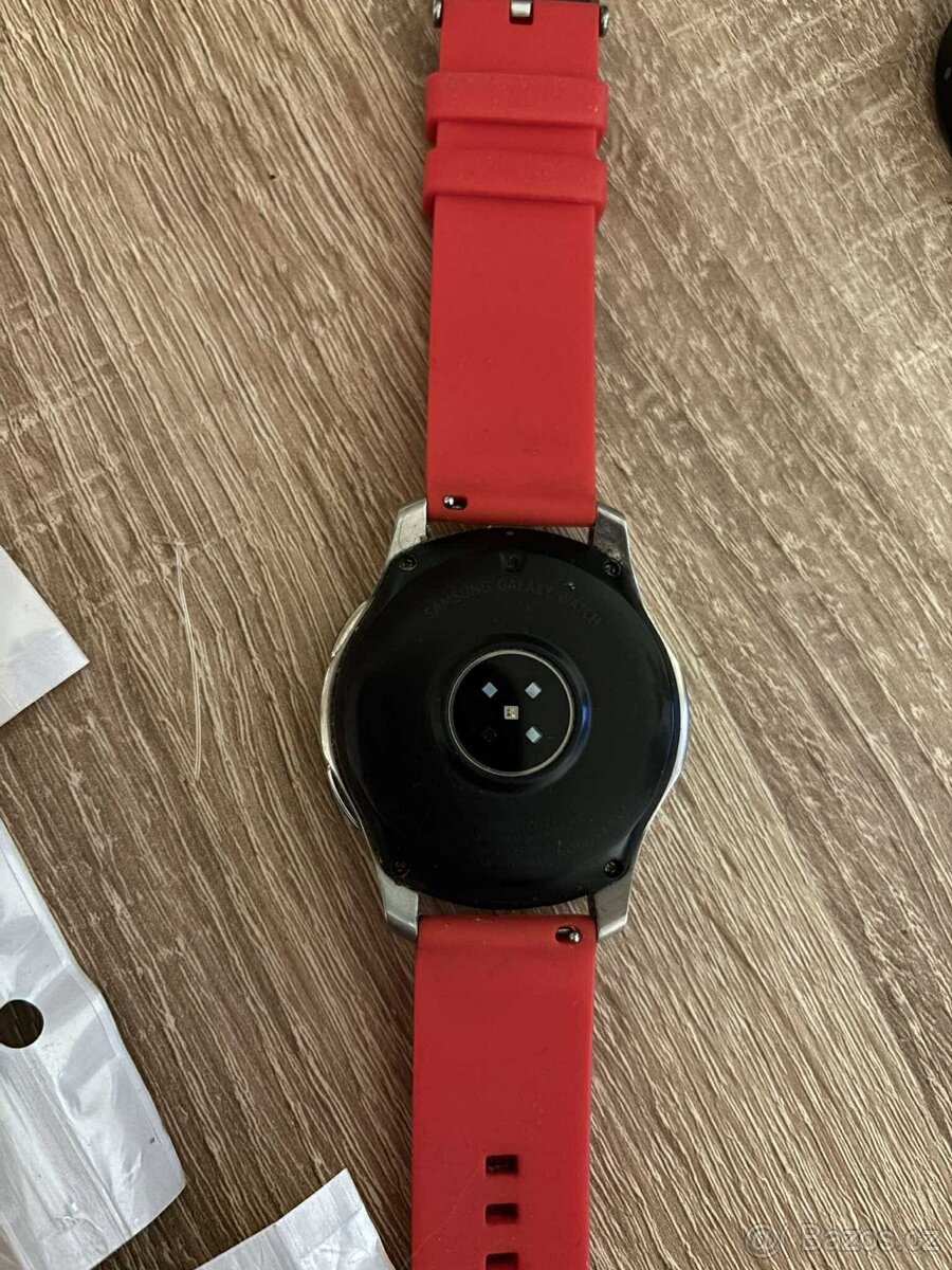 Hodinky Samsung R-800