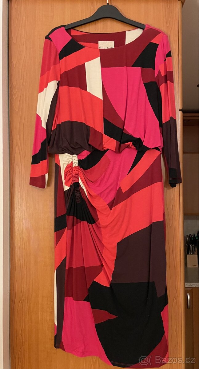 Zajímavé šaty