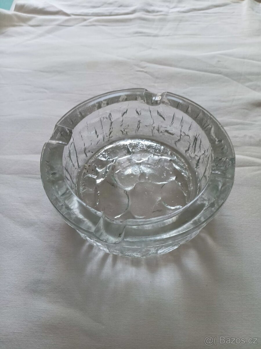 Skleněný popelník