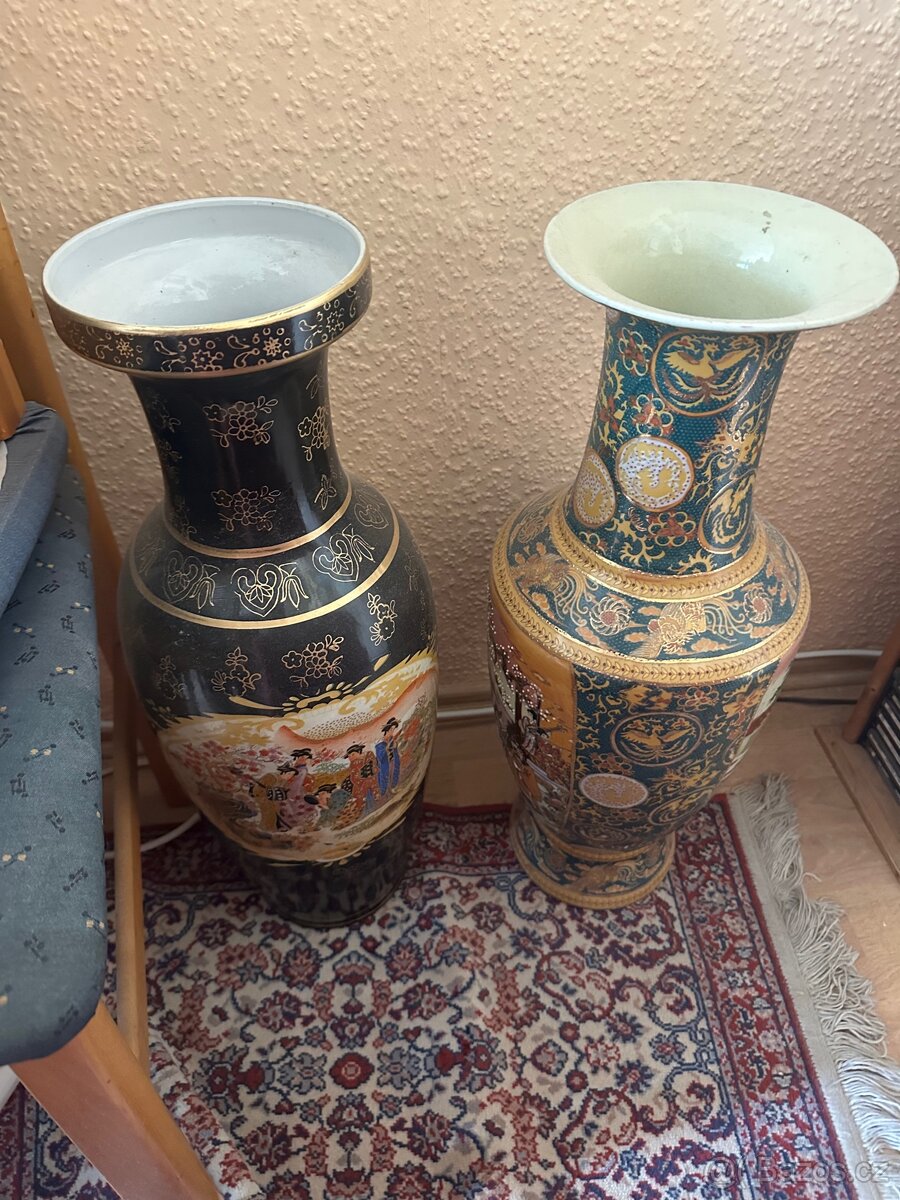 Dvě velké orientální vázy