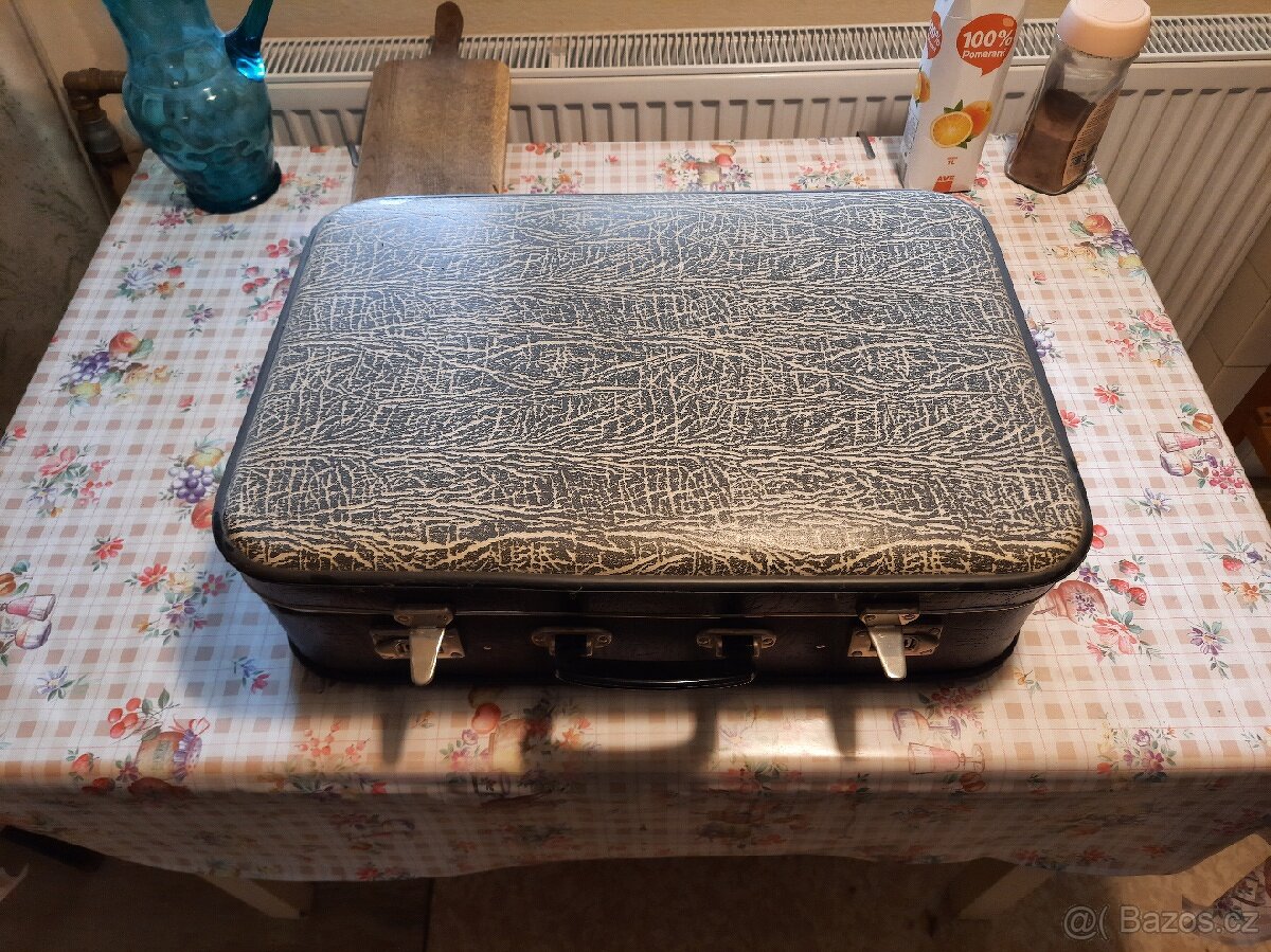Cestovní kufr starý 55x37cm