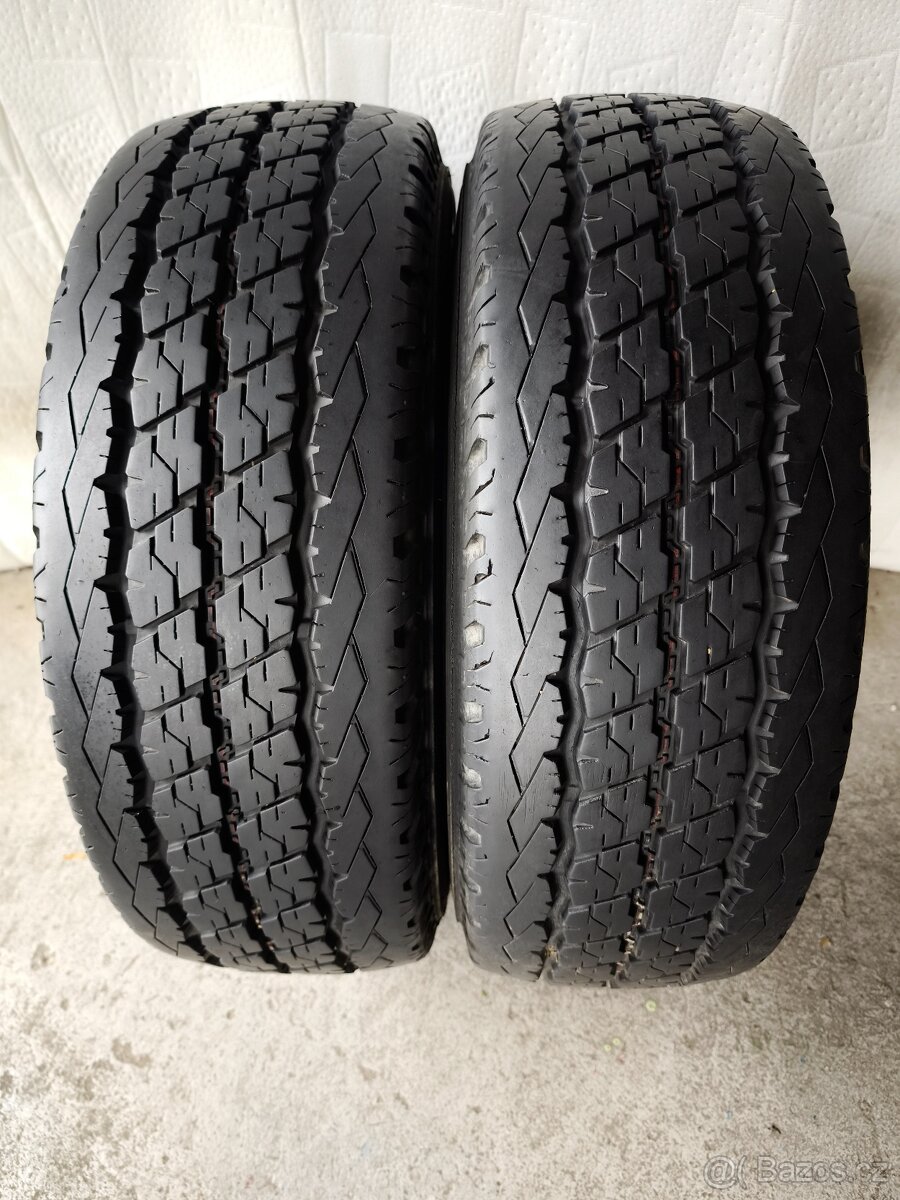 215/70 r15C letní pneumatiky BRIDGESTONE na dodávku 8mm