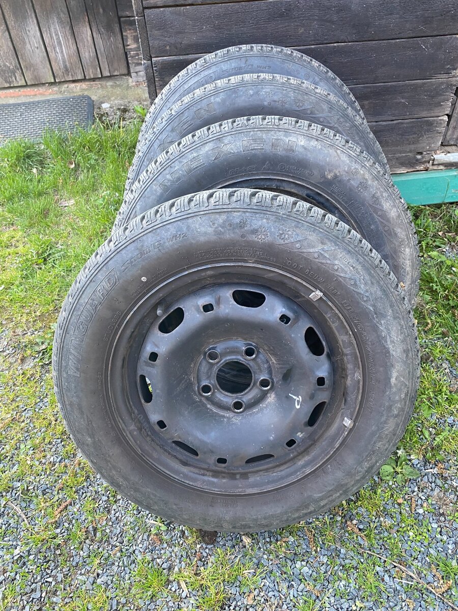 Prodám sadu zimních pneu Nexen  s ráfky