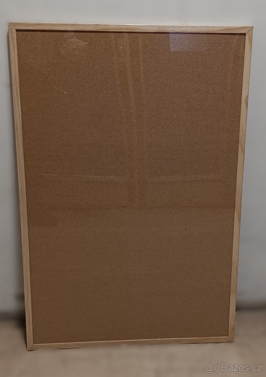 Korková tabule 90 x 60 cm s dřeveným rámem