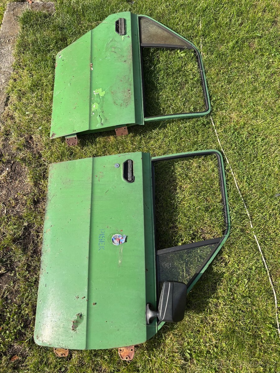 Přední a zadní dveře Škoda 120 pravý