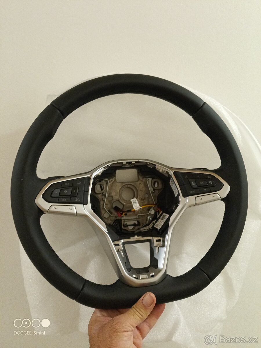 Multifunkční volant