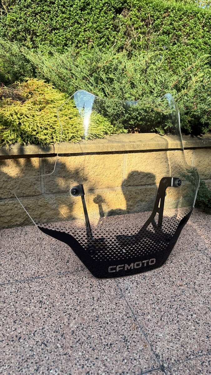CF MOTO Štít