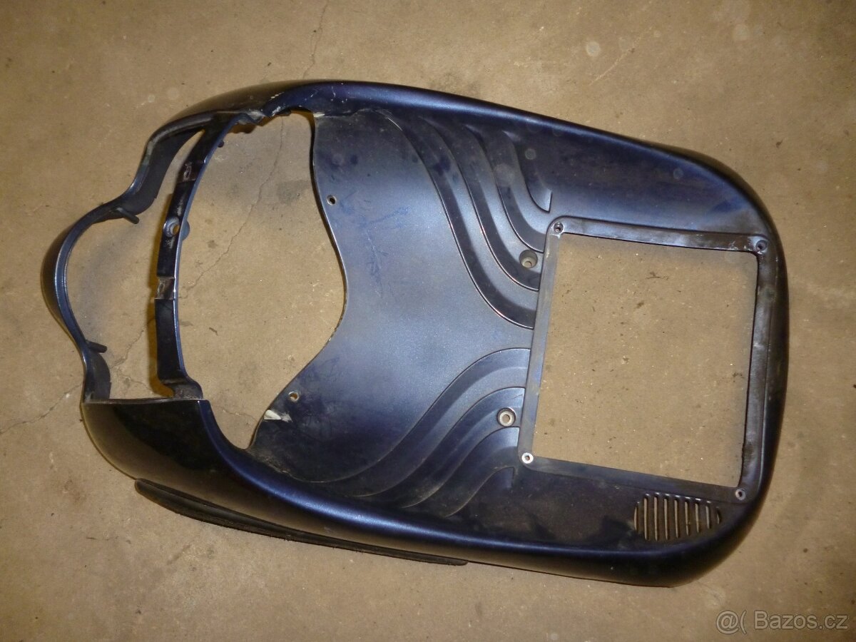 Aprilia Scarabeo 125, 150, 200. Maska.  rok 2000