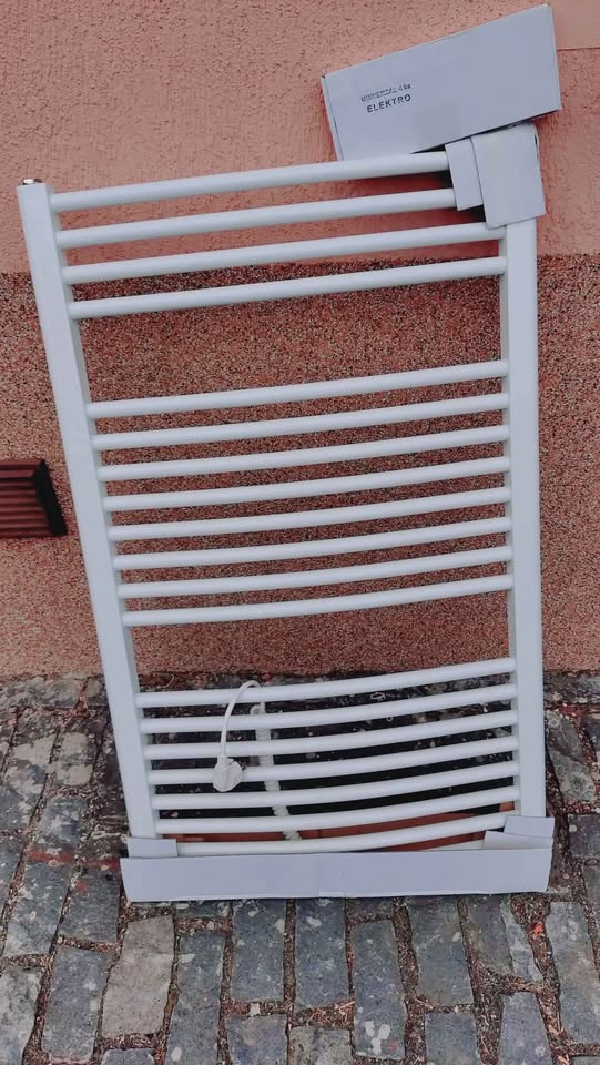 Elektrický radiátor do koupelny, 96x60 cm