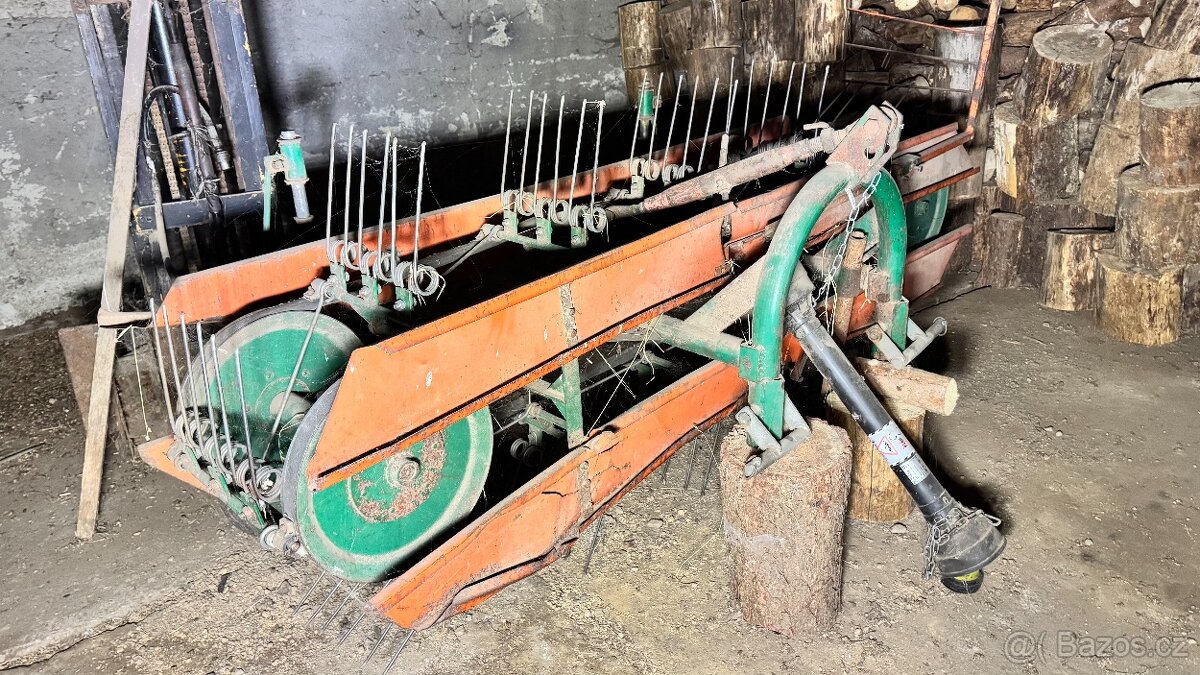 Skulovač-obracák na seno, slámu