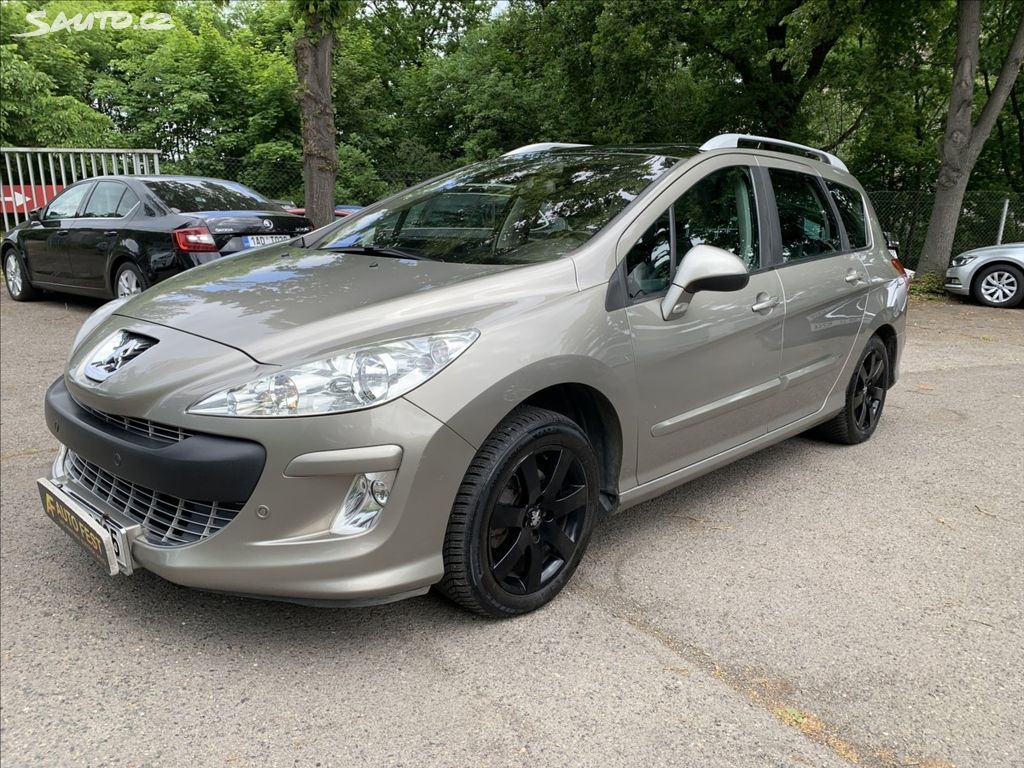 Peugeot 308,
1,6 7MÍST.KŮŽE.NAVI.